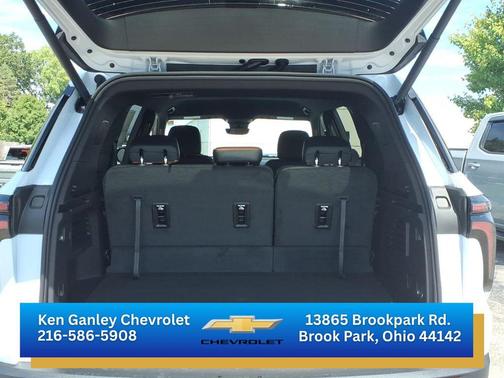Polar White Tricoat 2027 Chevrolet Traverse AWD Z71