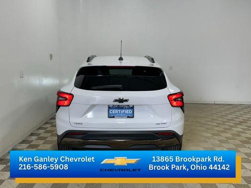 Summit White 2024 Chevrolet Trax FWD ACTIV