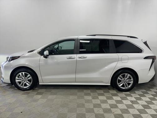 2024 Toyota Sienna XLE 7 Passenger