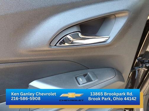 Mosaic Black Metallic 2026 Chevrolet Trax LT