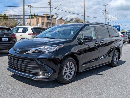 2021 Toyota Sienna XLE 7 Passenger