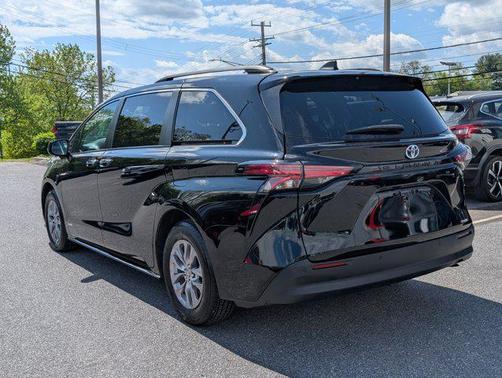 2021 Toyota Sienna XLE 7 Passenger