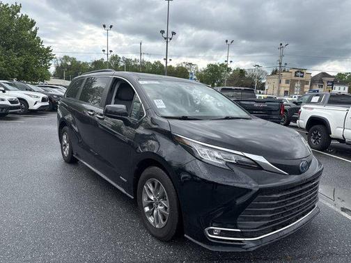 2021 Toyota Sienna XLE