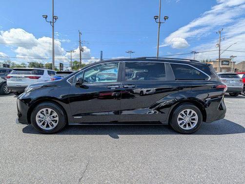 2021 Toyota Sienna XLE 7 Passenger