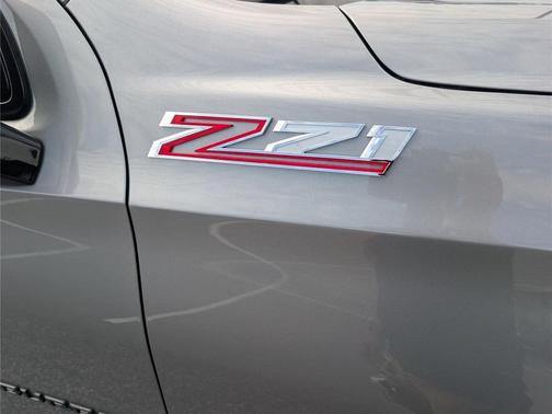 Sterling Gray Metallic 2026 Chevrolet Suburban Z71, 4WD