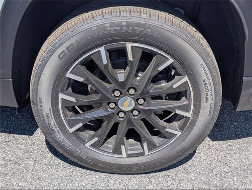 Summit White 2026 Chevrolet Traverse LT