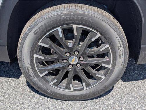 Summit White 2026 Chevrolet Traverse LT