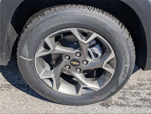 Summit White 2026 Chevrolet Trax LT