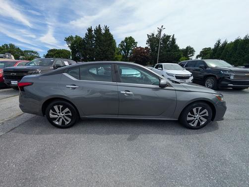 Gun Metallic 2021 Nissan Altima S FWD