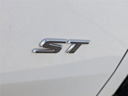 Summit White 2026 Buick Envista Sport Touring FWD