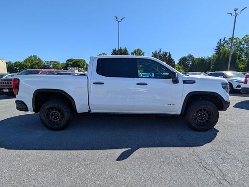 Summit White 2023 GMC Sierra 1500 AT4X