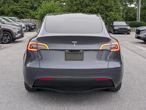 Midnight Silver Metallic 2022 Tesla Model Y Long Range Dual Motor All-Wheel Drive