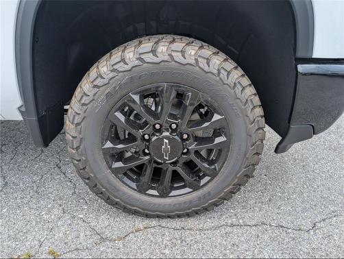 Summit White 2026 Chevrolet Silverado 2500 LTZ