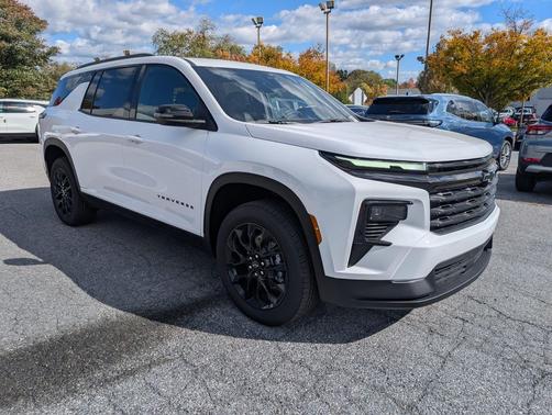 Summit White 2026 Chevrolet Traverse LT