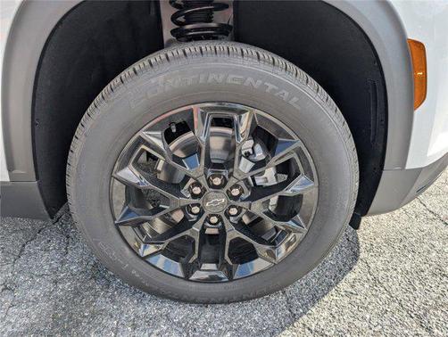 Summit White 2026 Chevrolet Traverse LT
