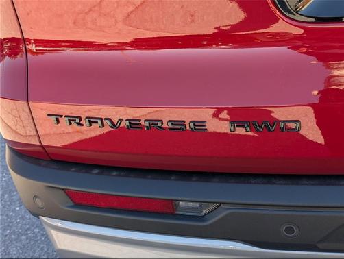 Radiant Red Tintcoat 2026 Chevrolet Traverse AWD Z71