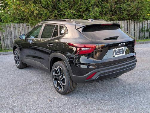 Mosaic Black Metallic 2026 Chevrolet Trax FWD 2RS