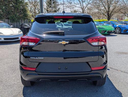 Mosaic Black Metallic 2022 Chevrolet Trailblazer LS