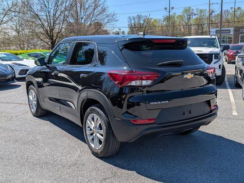 Mosaic Black Metallic 2022 Chevrolet Trailblazer LS