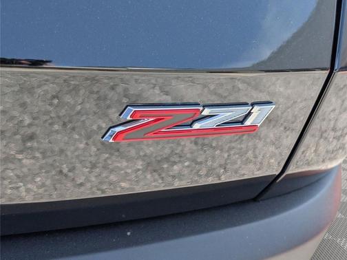 Mosaic Black Metallic 2027 Chevrolet Traverse AWD Z71
