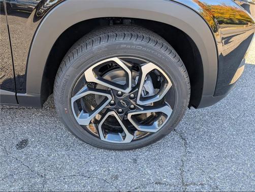 Mosaic Black Metallic 2026 Chevrolet Trax FWD 2RS