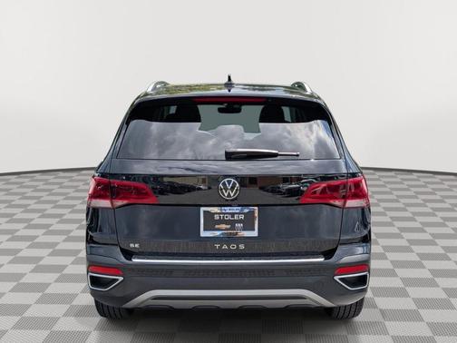Deep Black Pearl 2024 Volkswagen Taos 1.5T SE
