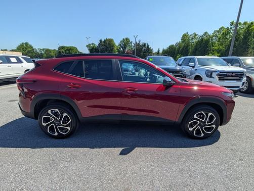 Crimson Metallic 2025 Chevrolet Trax FWD 2RS