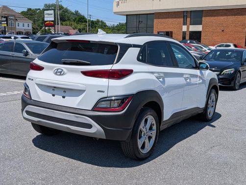 2022 Hyundai KONA SEL