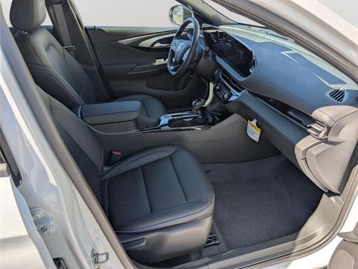Summit White 2026 Buick Envista Sport Touring FWD