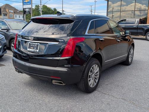Stellar Black Metallic 2017 Cadillac XT5 Luxury