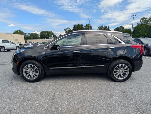 Stellar Black Metallic 2017 Cadillac XT5 Luxury