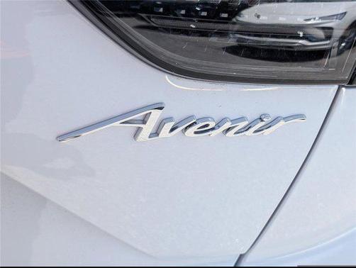 Iridescent White Tricoat 2026 Buick Envision Avenir AWD