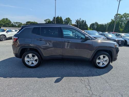 Granite Crystal Metallic Clearcoat 2022 Jeep Compass Latitude