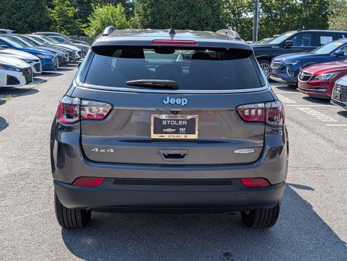 Granite Crystal Metallic Clearcoat 2022 Jeep Compass Latitude