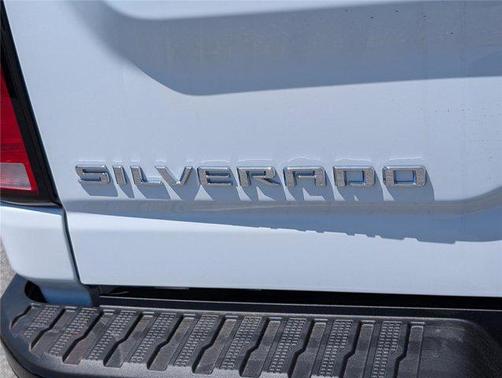 Summit White 2026 Chevrolet Silverado 2500 Crew Cab, Standard Bed, XR2, 4WD