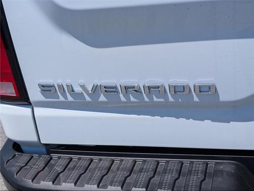 Summit White 2026 Chevrolet Silverado 2500 Crew Cab, Standard Bed, XR2, 4WD