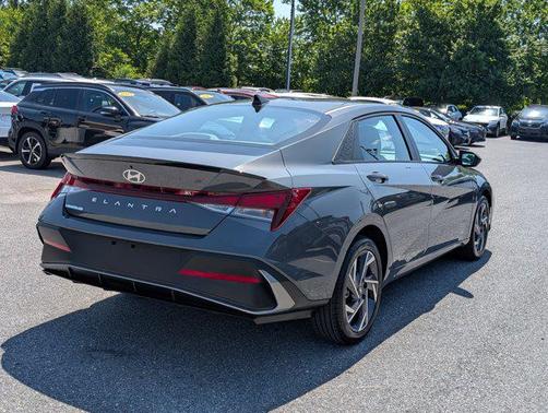 2025 Hyundai ELANTRA Sport