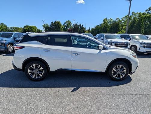Pearl White 2018 Nissan Murano SV