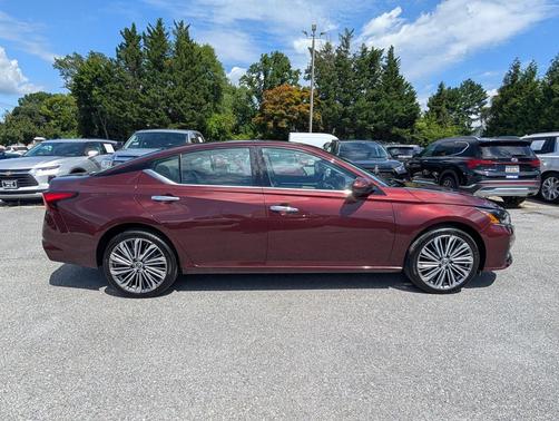 Garnet Pearl Metallic 2025 Nissan Altima SL AWD