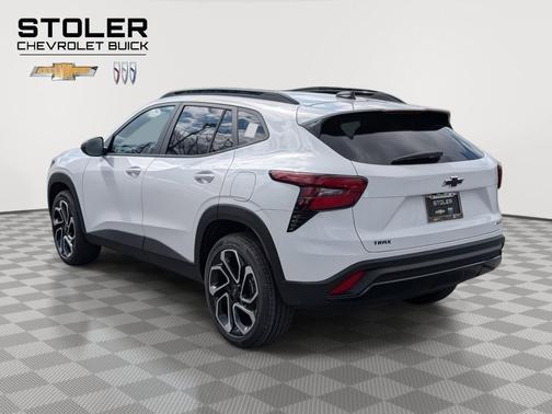 Summit White 2026 Chevrolet Trax FWD 2RS