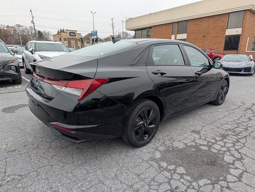 2022 Hyundai ELANTRA SEL