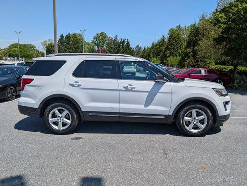 White Platinum Metallic Tri-Coat 2019 Ford Explorer XLT