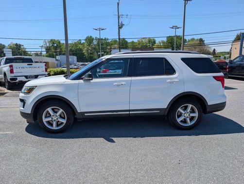 White Platinum Metallic Tri-Coat 2019 Ford Explorer XLT