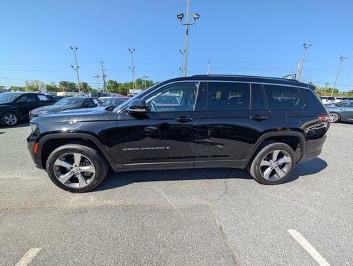 Diamond Black Crystal Pearlcoat 2022 Jeep Grand Cherokee L Limited