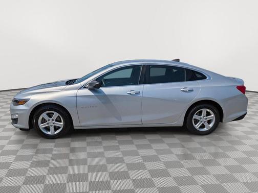 Silver Ice Metallic 2020 Chevrolet Malibu 1LS