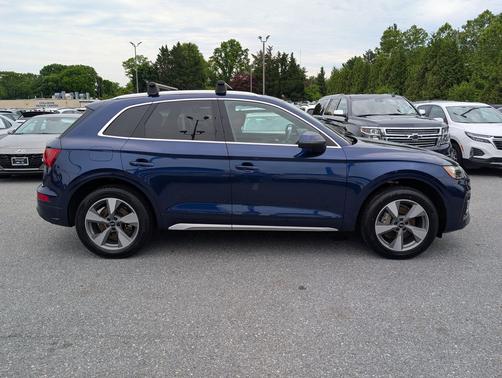 Navarra Blue Metallic 2023 Audi Q5 40 Premium