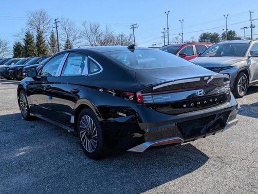 2025 Hyundai SONATA Hybrid Limited