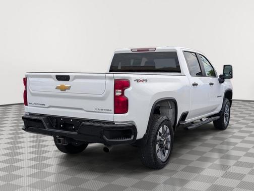 Summit White 2022 Chevrolet Silverado 2500 Custom