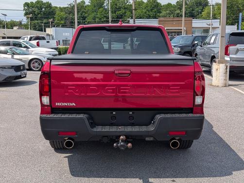 Radiant Red Metallic II 2024 Honda Ridgeline RTL