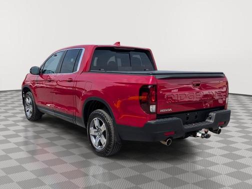 Radiant Red Metallic II 2024 Honda Ridgeline RTL
